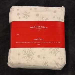 Wondershop White and Light Gray Snowflake Flannel Sheet Set TWIN